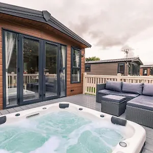 The Serenity With Hot Tub , York United Kingdom